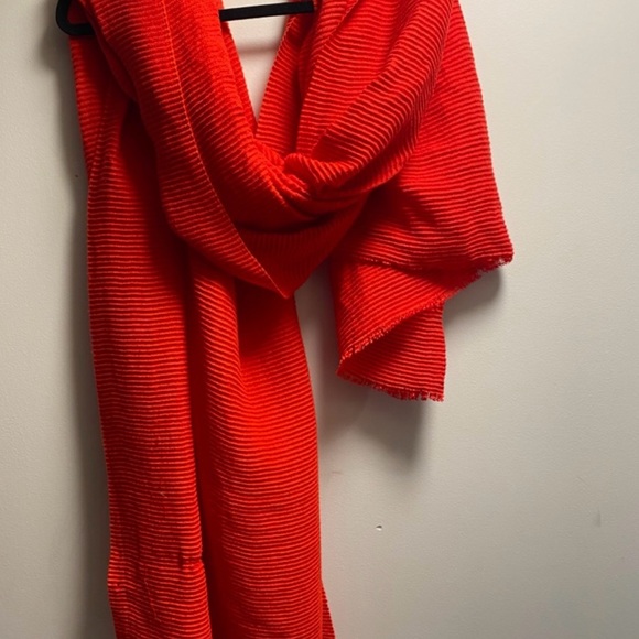 84 Long Red Ribbed Scarf - Picture 14 of 16